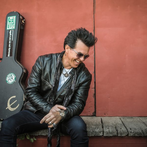 GRAMMY WINNER MIKE FARRIS ANNOUNCES UK TOUR + special guest support ELLES BAILEY